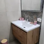 アパート Green Apartment ドゥラス