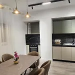 Green Apartment ドゥラス
