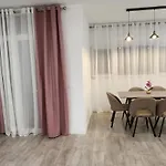 Green Apartment アパート ドゥラス