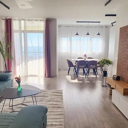Green Apartment Apartment